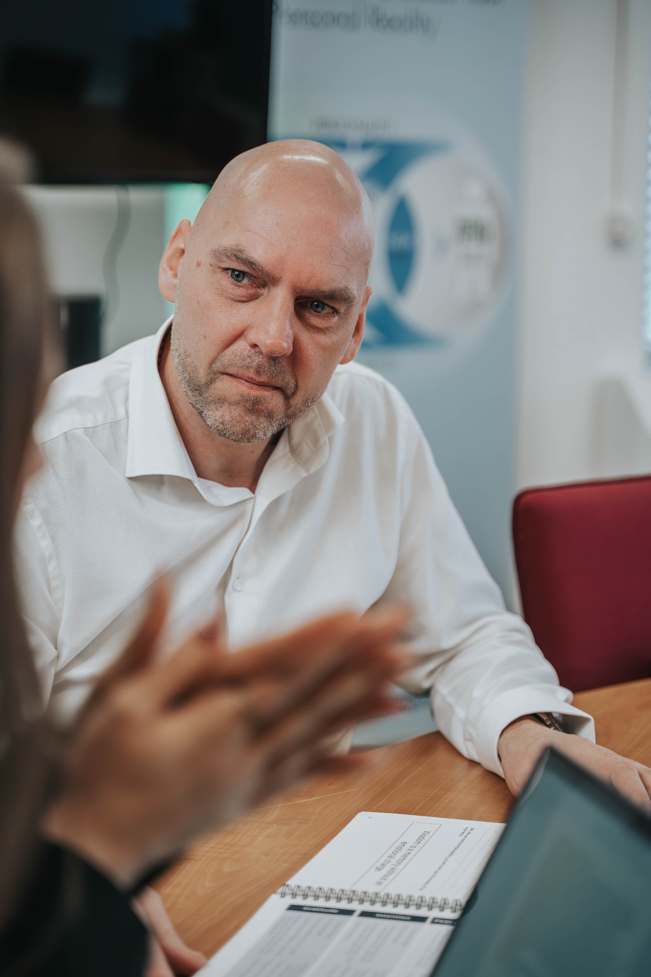 Marcel van Milt begeleidt een individuele sessie op locatie